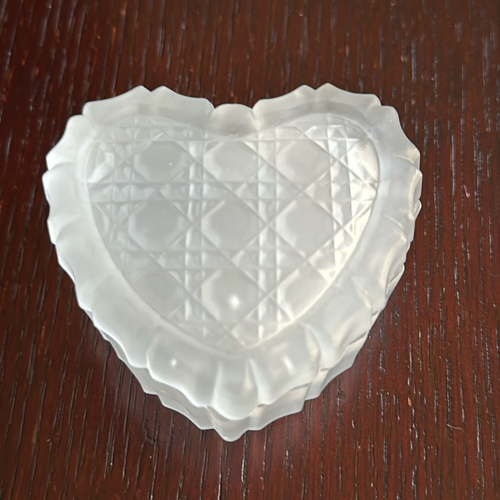Valentine frosted glass heart-shaped trinket box
